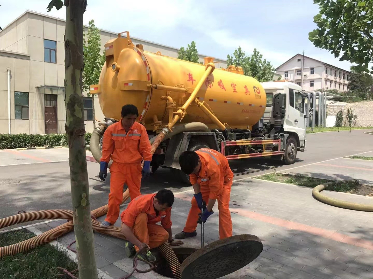 井冈山化粪池清理与5-8吨吸粪车施工效率分析